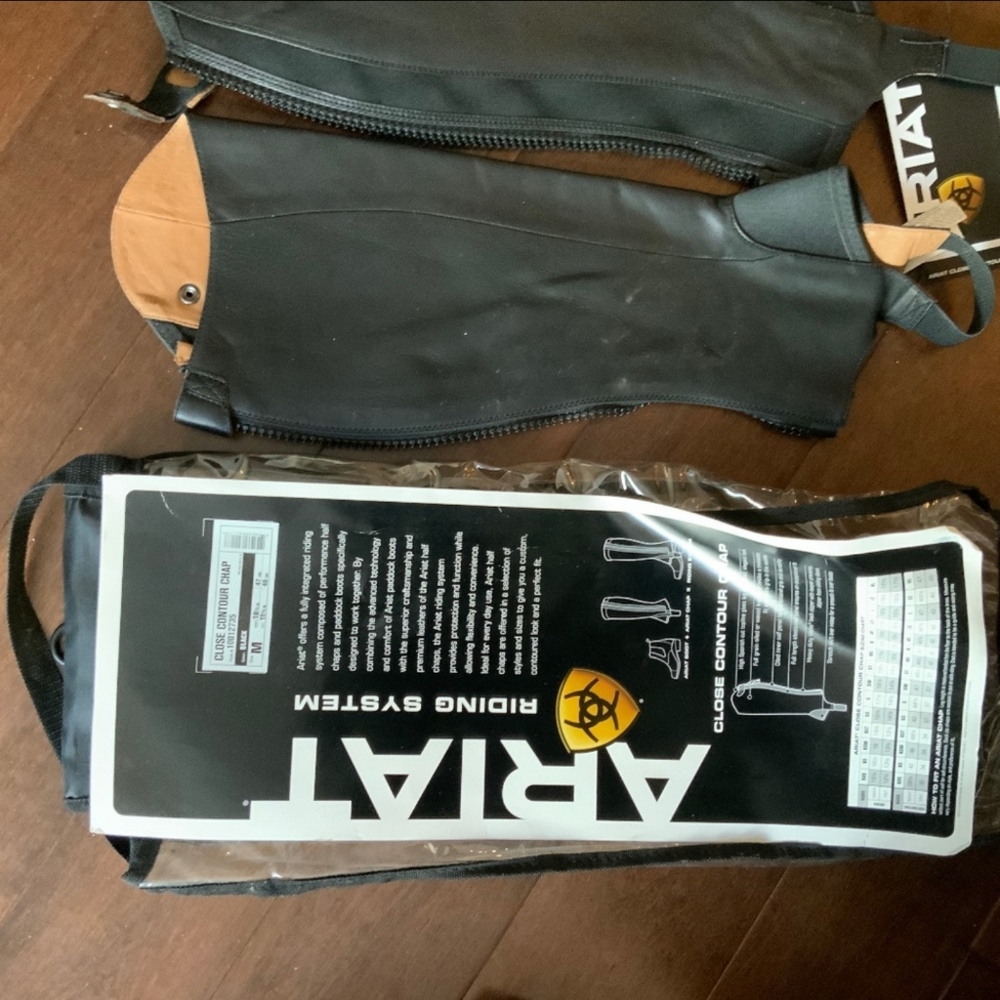 NWT Ariat Close Contour Half Chaps M